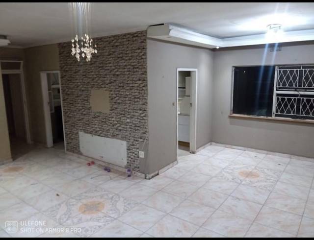 3 BEDROOM HOUSE FOR SALE IN LEONDALE